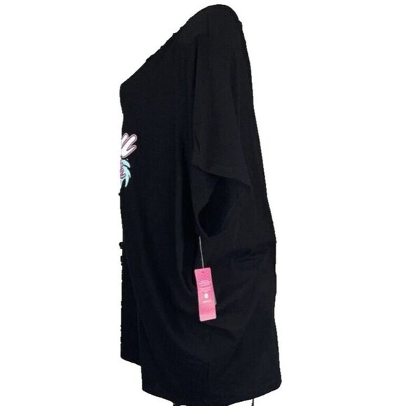 Barbie +5 Black Split Neckline Malibu Barbie Pink Car Graphic Short Sleeve Tee - Picture 5 of 6